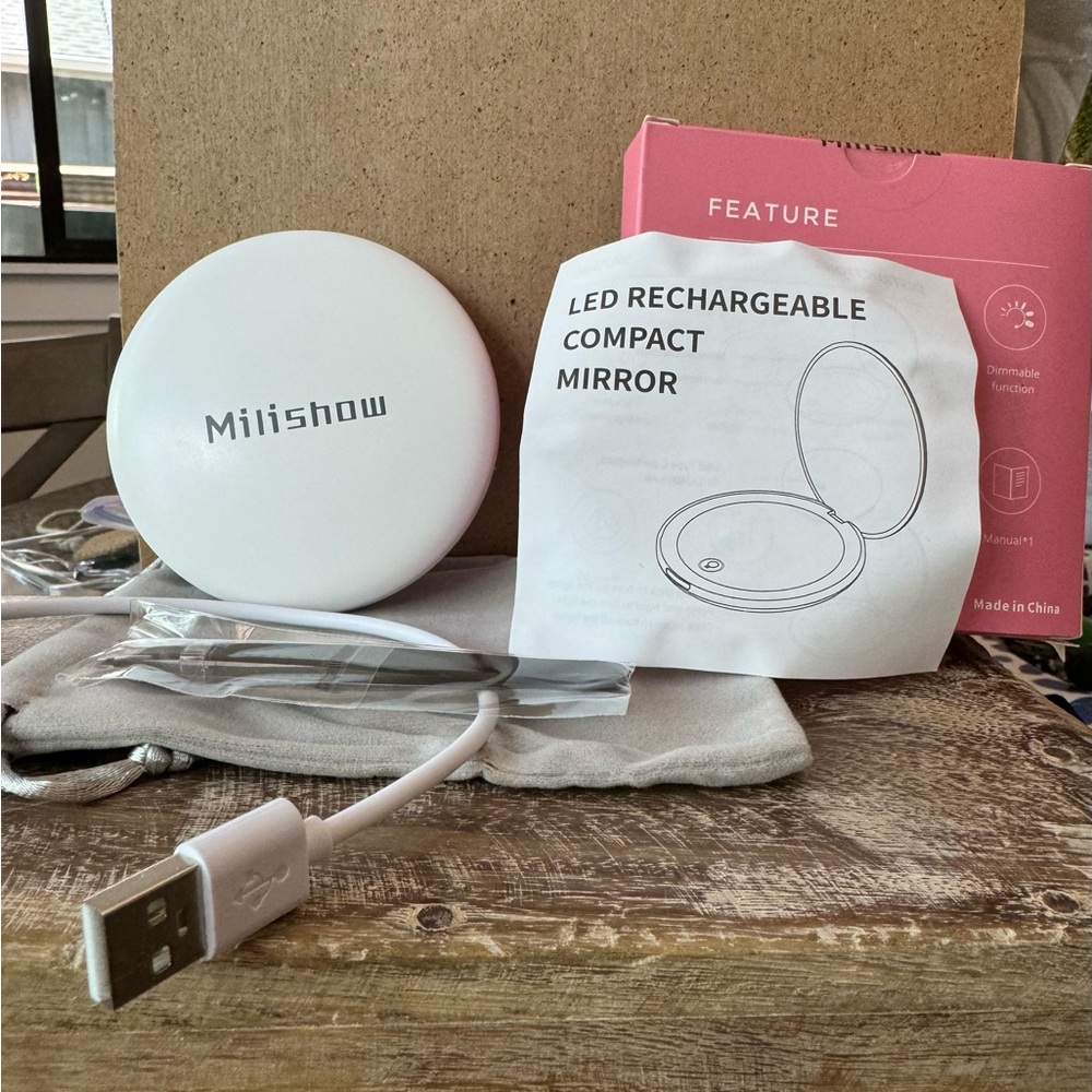Milishow led rechargeable compact mirror
